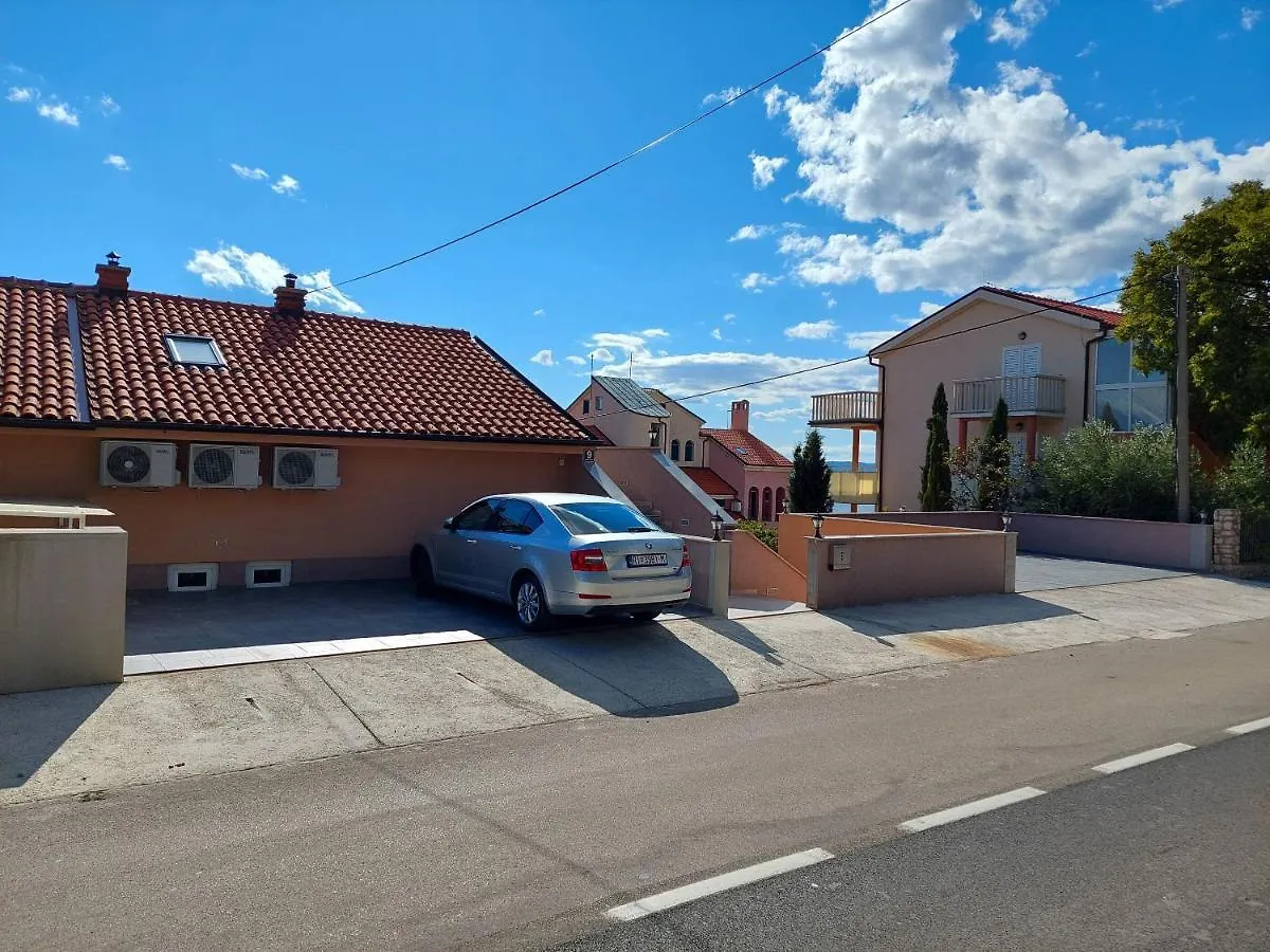 Apartments Toby Novi Vinodolski 0*,